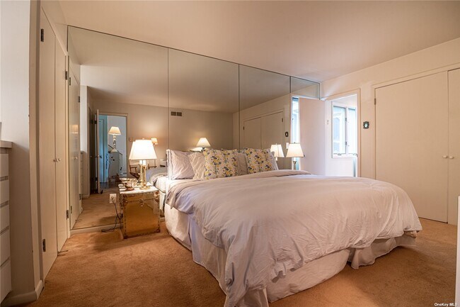 Foto del edificio - 7 Quantuck Bay Rd