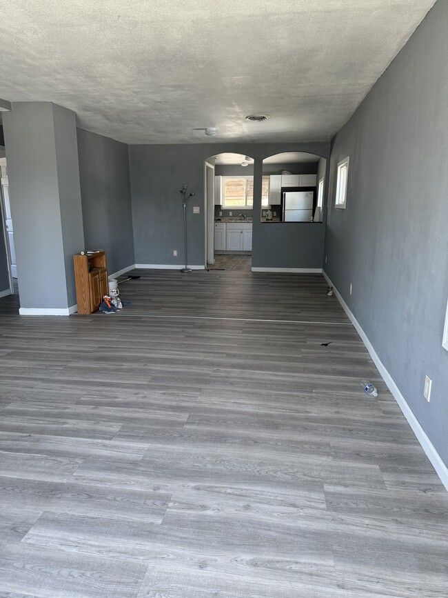 Building Photo - 216 S Hugo Ave