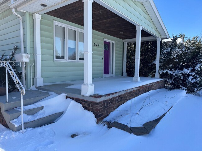 Foto del edificio - Charming Home For Rent Near UNO & Aksarben