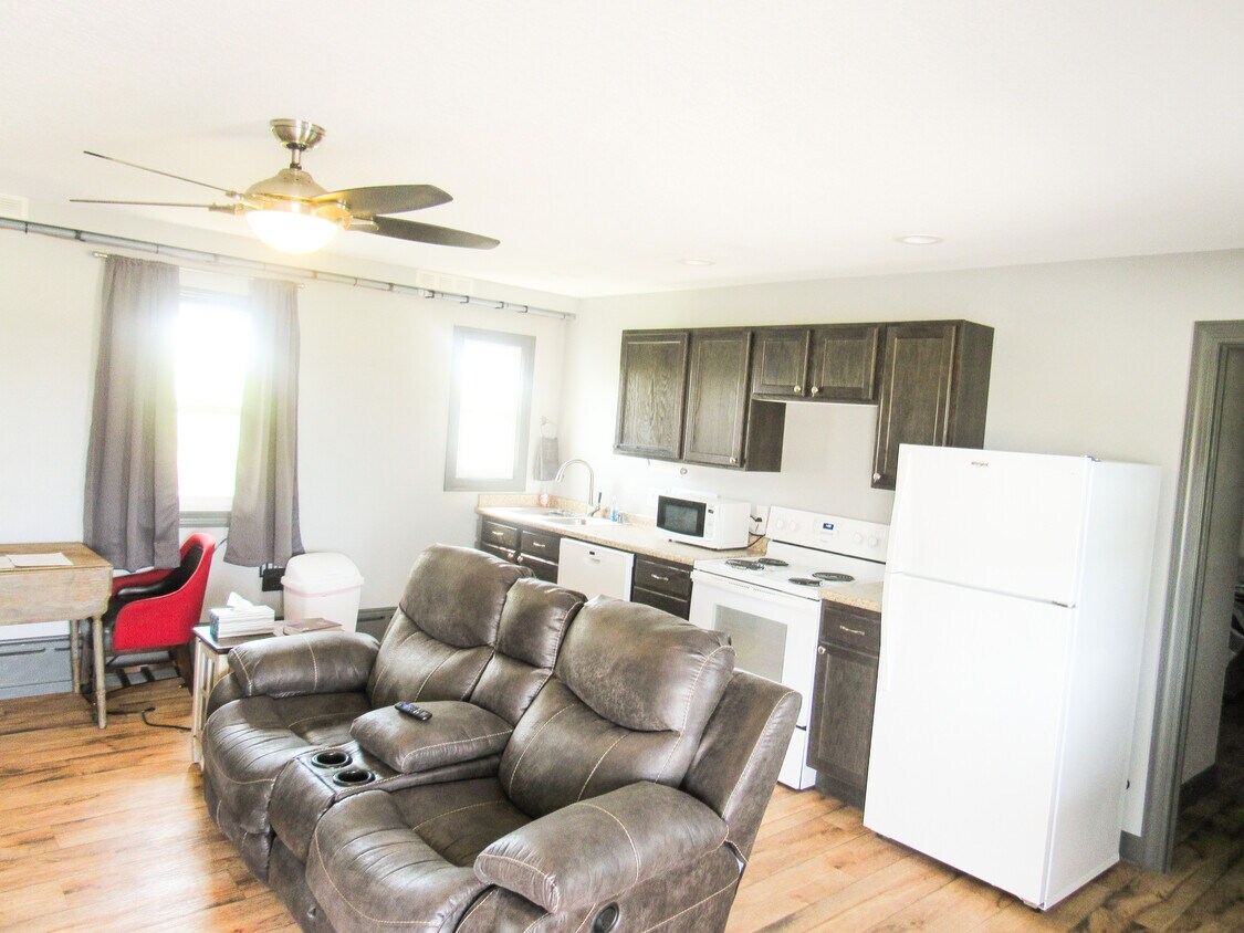 808 6th Ave W Unit 2, Grinnell, IA 50112 Apartments in Grinnell, IA