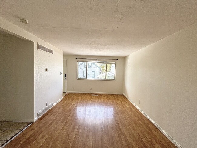 Foto del edificio - 615 E 700 S