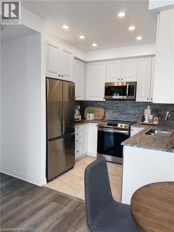 Building Photo - 5 Hamilton St N