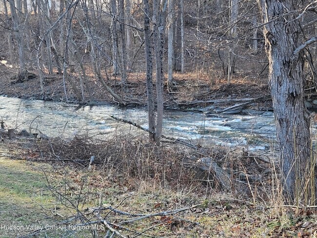 Foto del edificio - 8 Freehold Mills Dr