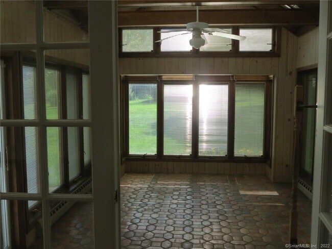 Foto del edificio - 57 Castle Meadow Rd