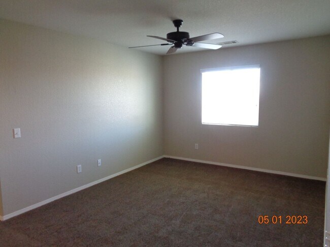 Foto del edificio - Beautiful 2 Story Home Offering 2548 sq. ft. and Built in 2005 with 3 Bedrooms plus office/additi...