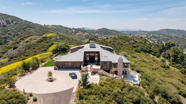 Building Photo - 3121 Old Topanga Canyon Rd