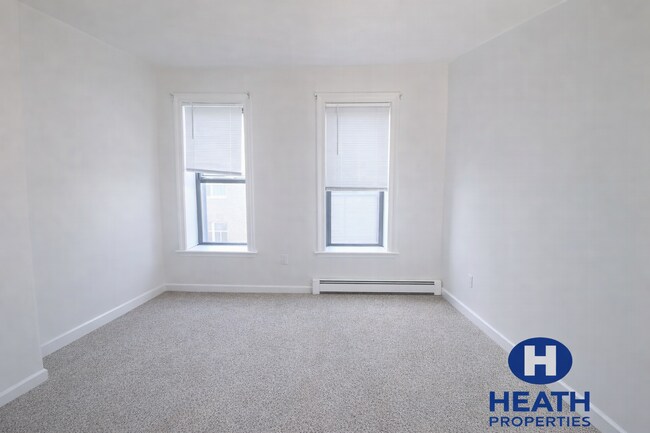 Building Photo - Awesome 3 bed 1.5 bath in Bay Village.....