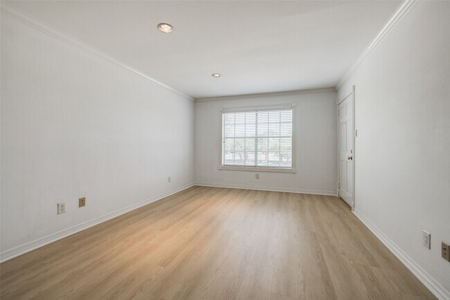 Building Photo - 7225 Beechnut St