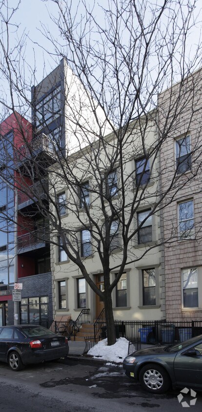 Primary Photo - 212 Green St
