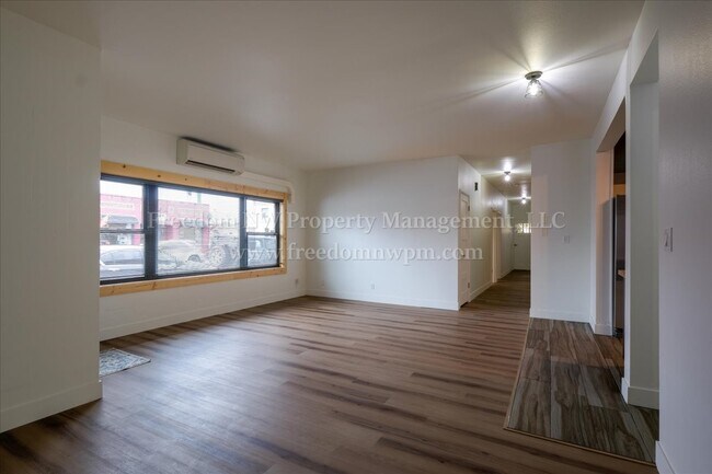 Foto del edificio - 105 W Walnut St