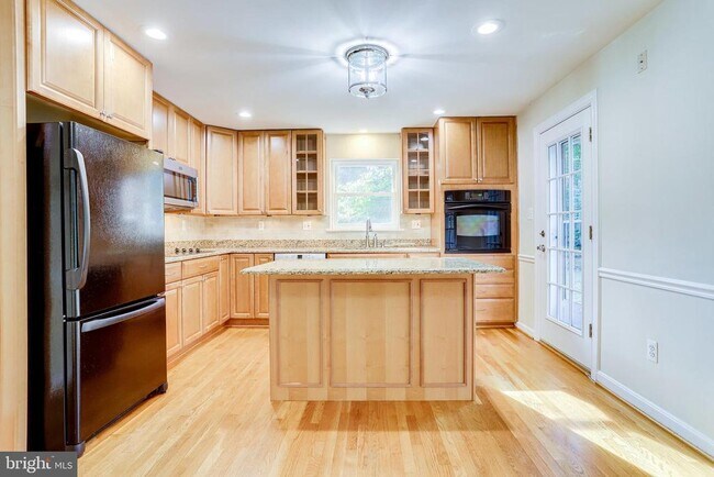 Foto del edificio - 7321 Reddfield Ct