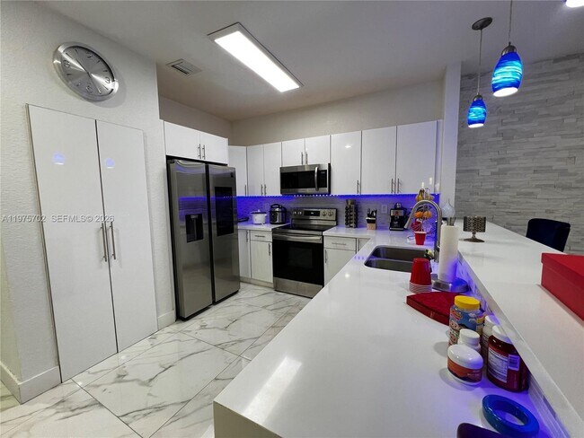 Foto del edificio - 748 NE 34th Ave