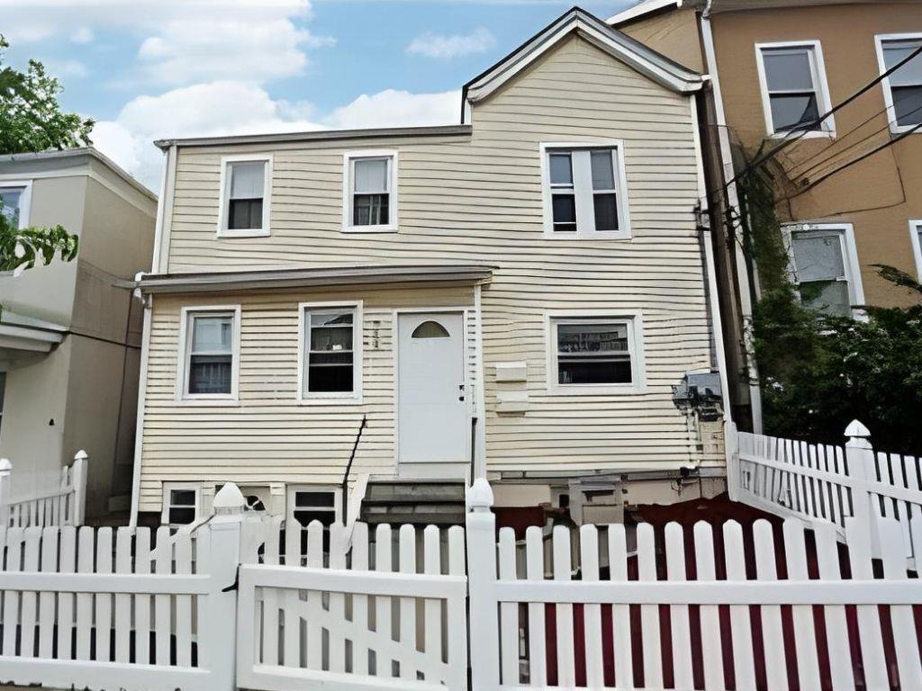 Primary Photo - 35 Elm St