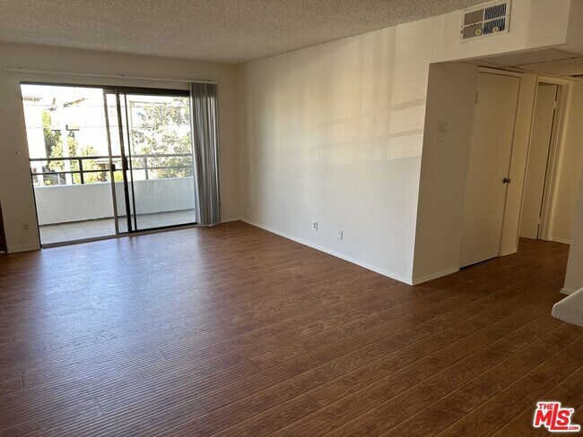 Foto del edificio - 14130 Sherman Way