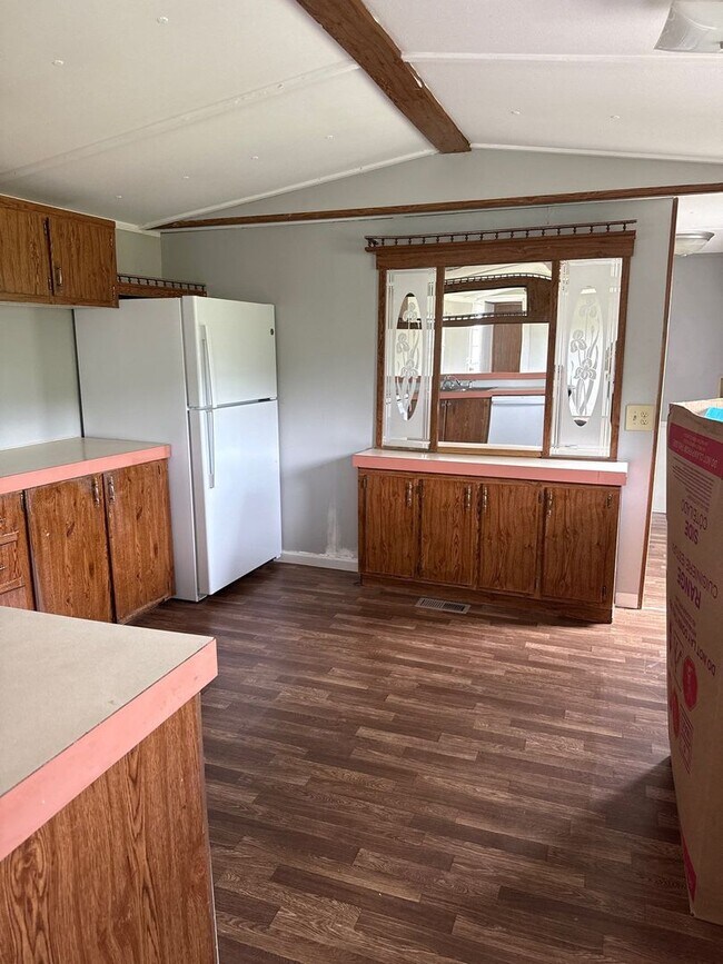 Foto del edificio - 2-Bedroom, 2-Bath Trailer with Scenic Views in Sparta, TN