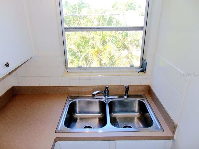 Building Photo - 3075 Los Altos Dr