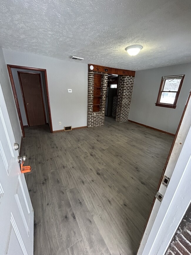 Building Photo - 3203 McGuffey Rd