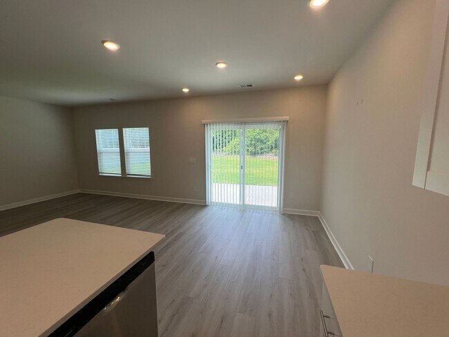 Foto del edificio - ONE MONTH FREE with an eighteen-month lease. Little River like-new Three-Bedroom Home, Now Availa...