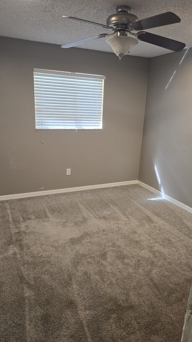 Foto del edificio - 819 E Rosewood Ln