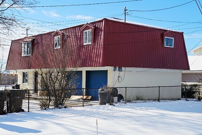 Foto del edificio - 19 Lloyd Dr