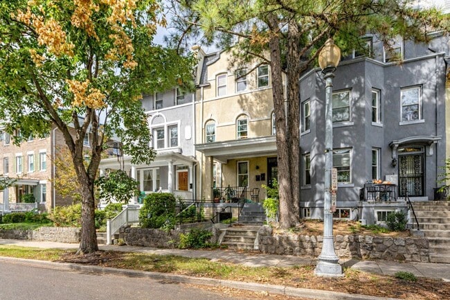 Foto del edificio - 727 Quebec Pl NW