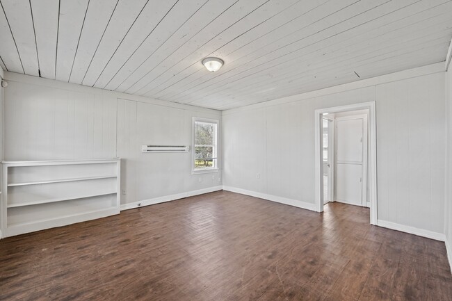 Building Photo - 205 Stimpson St