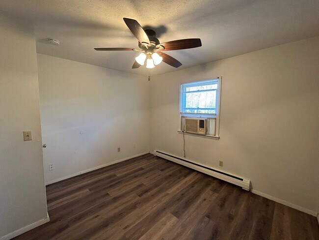 Building Photo - 102 College Park
