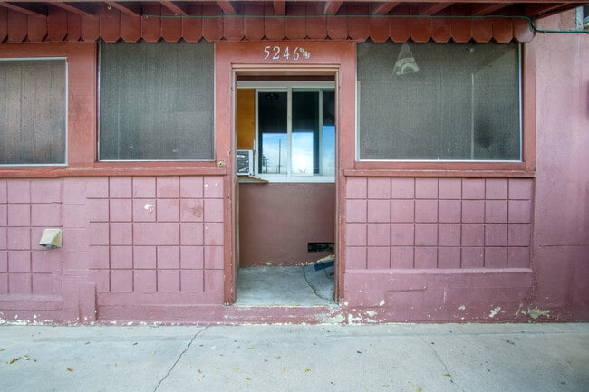 Foto del edificio - 5246 Phillips Blvd