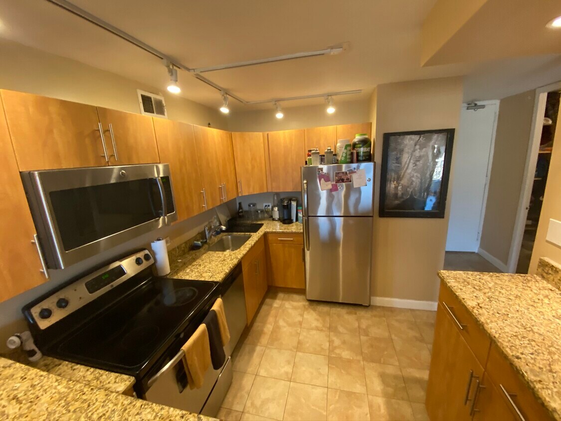 2020 N Lincoln Park W Unit 17B, Chicago, IL 60614 Condo for Rent in Chicago, IL