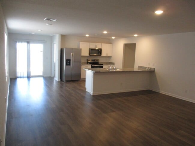 Building Photo - 2487 Tapatio Dr