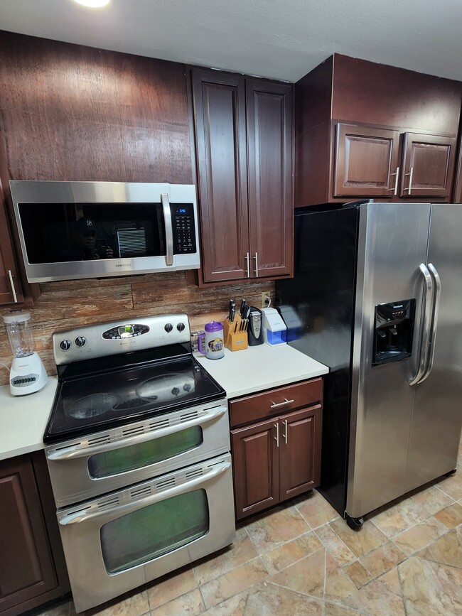 Kitchen. - 5201 Heatherstone Dr