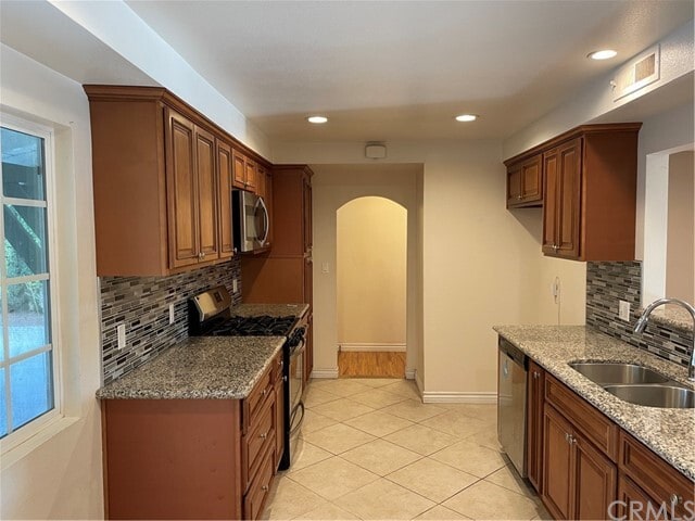 Building Photo - 2437 Fordham Dr