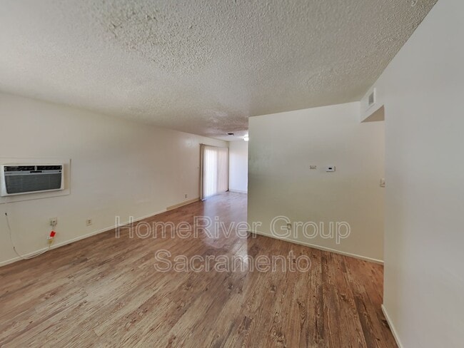 Building Photo - 3500 Reel Cir