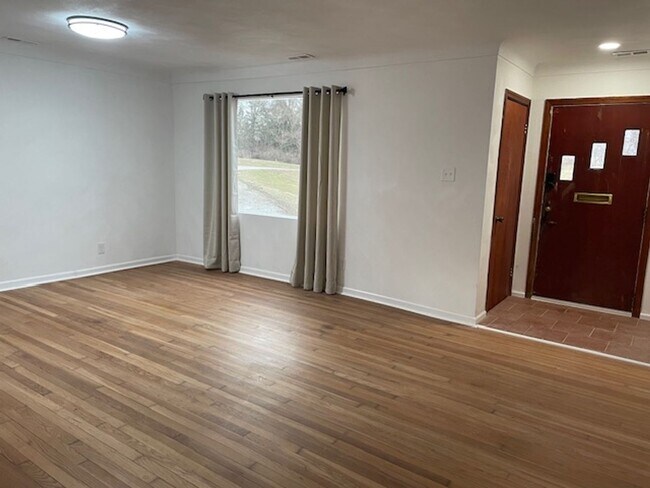 Foto del edificio - 10023 St Clair Ave