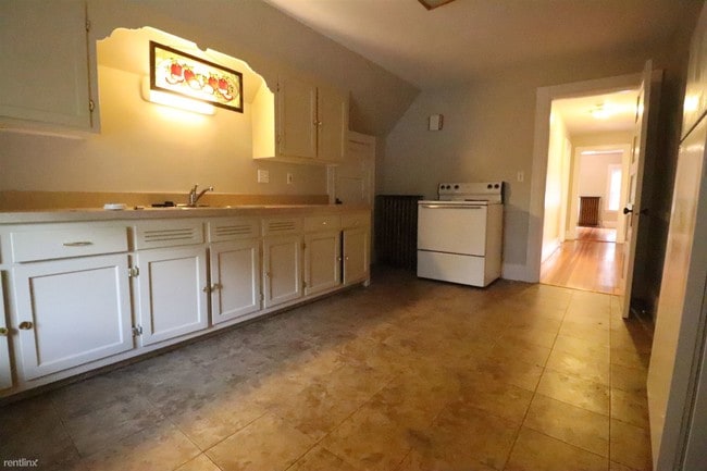 Building Photo - 2 br, 1 bath  - 262 Lake Ave # 3