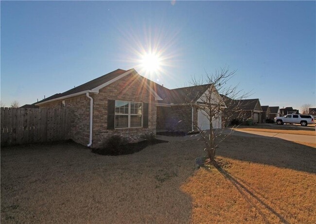 Building Photo - 601 Lasso Ln