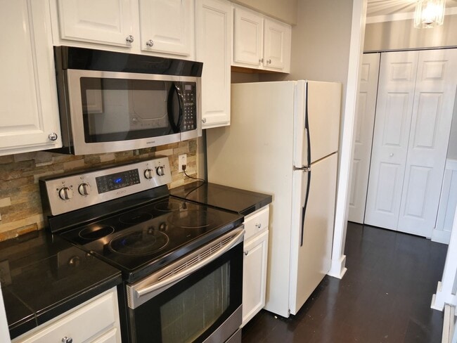 Building Photo - 2 Bedroom Condo Located in Villages of Montgomery Run- Ellicott City