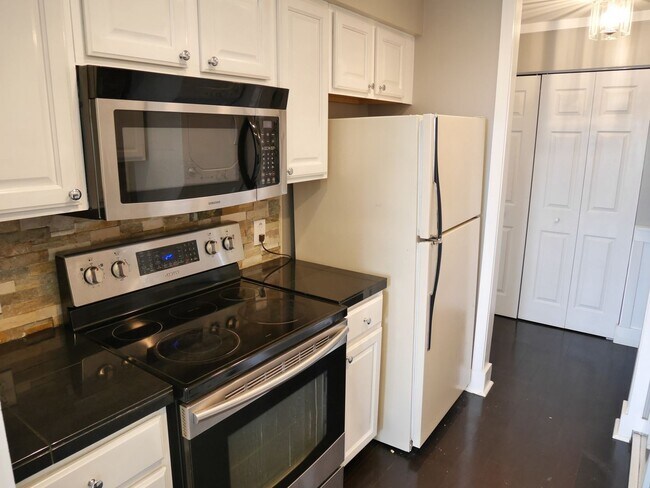 Foto del edificio - 2 Bedroom Condo Located in Villages of Montgomery Run- Ellicott City