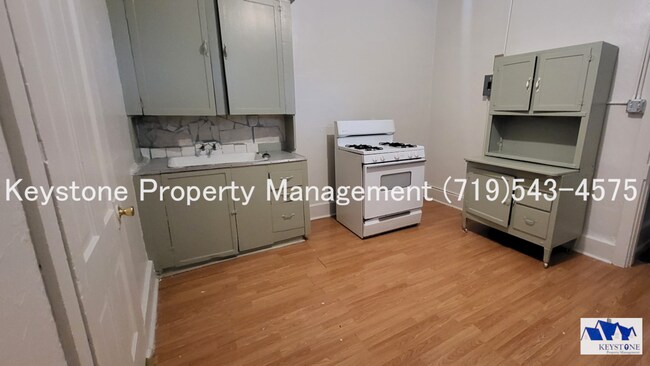 Foto del edificio - $350 OFF Move-In Special! ALL UTILITIES INCLUDED! Studio Apartment w/ Private Entrance! $700/$700