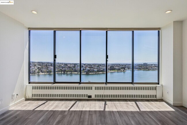Foto del edificio - 565 Bellevue Ave
