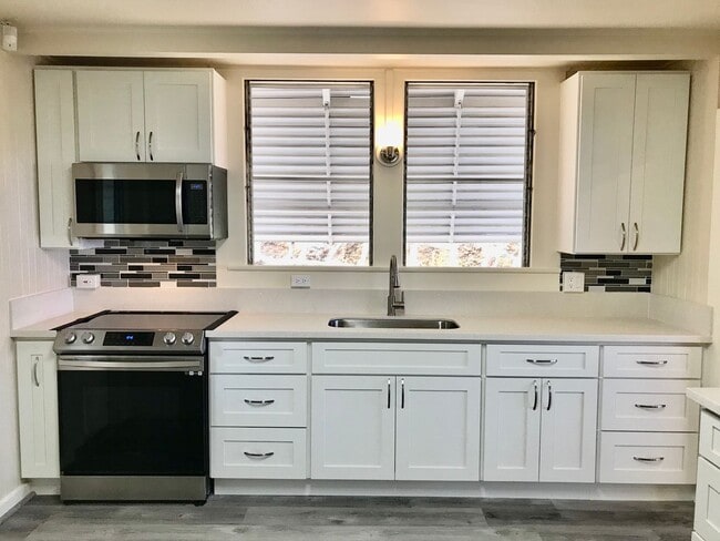 Building Photo - Punchbowl area Single family 3/1.5/1 car carport