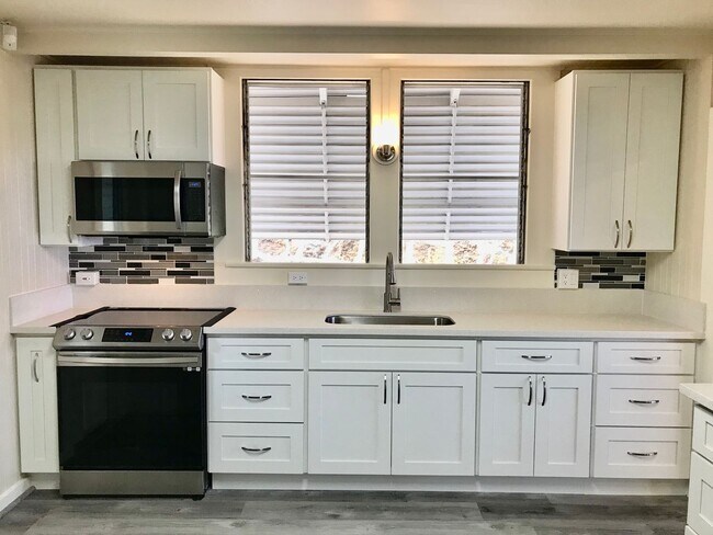 Foto del edificio - Punchbowl area Single family 3/1.5/1 car carport