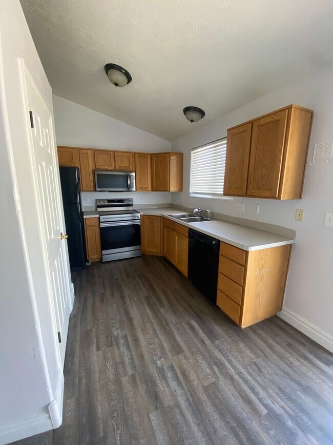 Building Photo - 3 Bed 2 Bath House for Rent in Syracuse