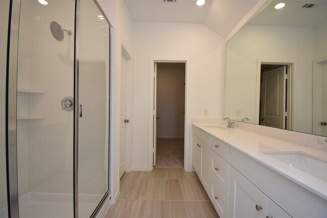 Building Photo - 6303 Golden Seaton Dr