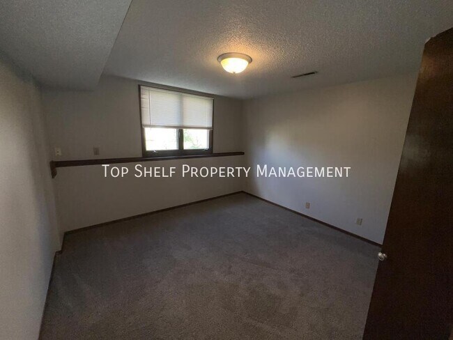 Foto del edificio - 9041 Carpenter Cir Dr