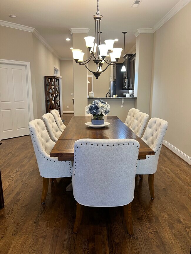 Foto del edificio - 512 Bowerwood Cir