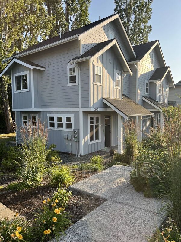Building Photo - 2803 Undine St