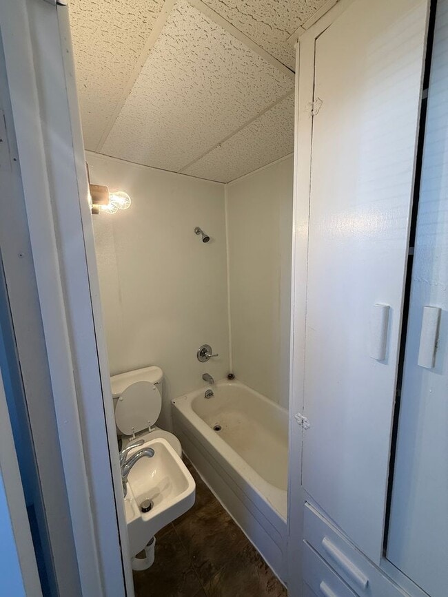 Building Photo - Studio in Golden Available Now!