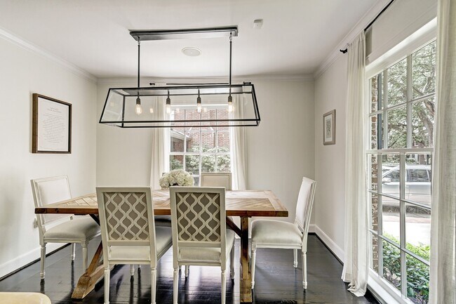 Foto del edificio - 2829 Sunset Blvd