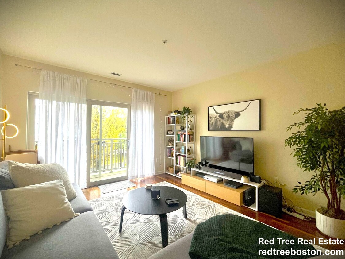 Primary Photo - 4 Repton Cir